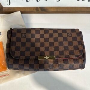 Louis Vuitton Damier Favorite MM Crossbody